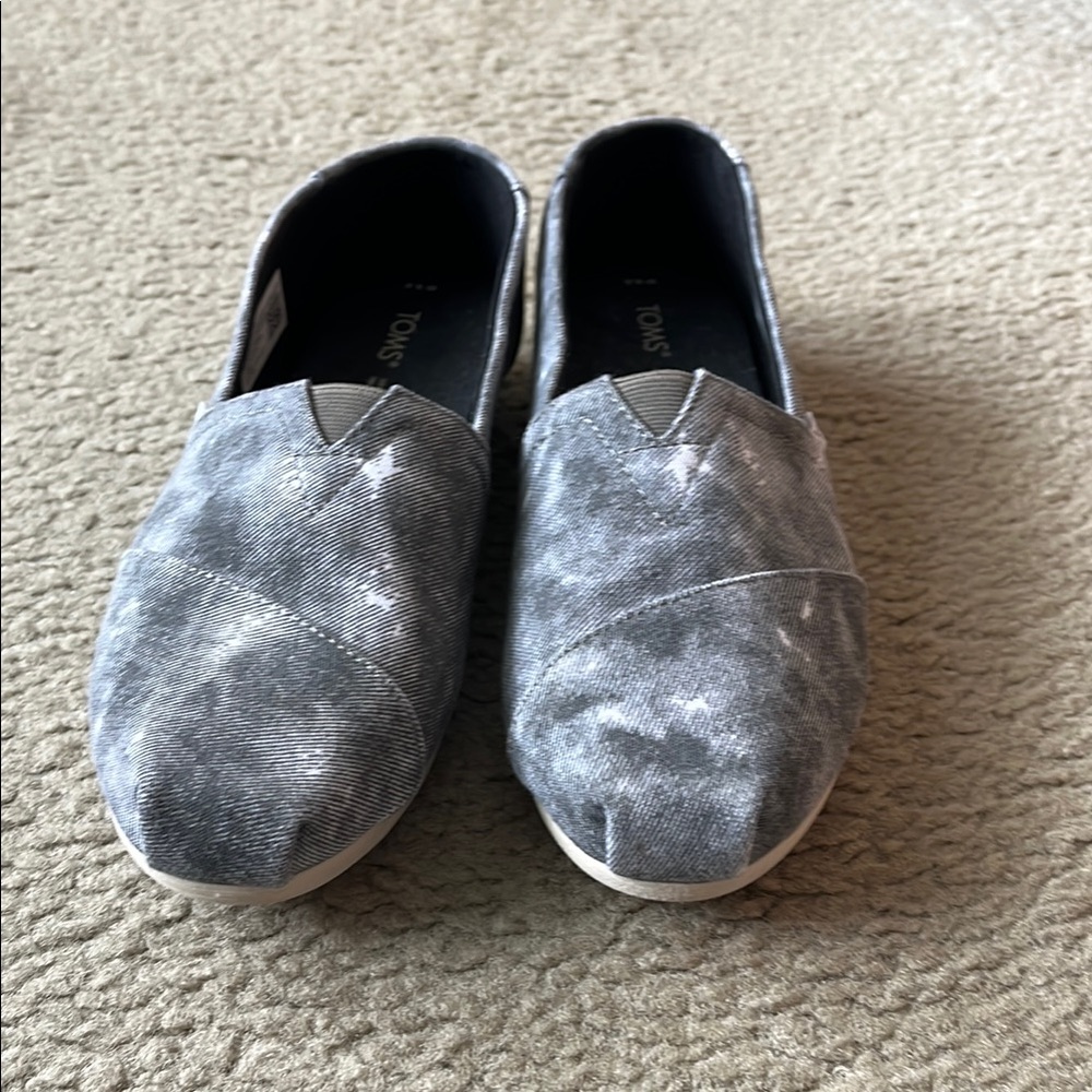 TOMS Women's Gray Canvas Flats